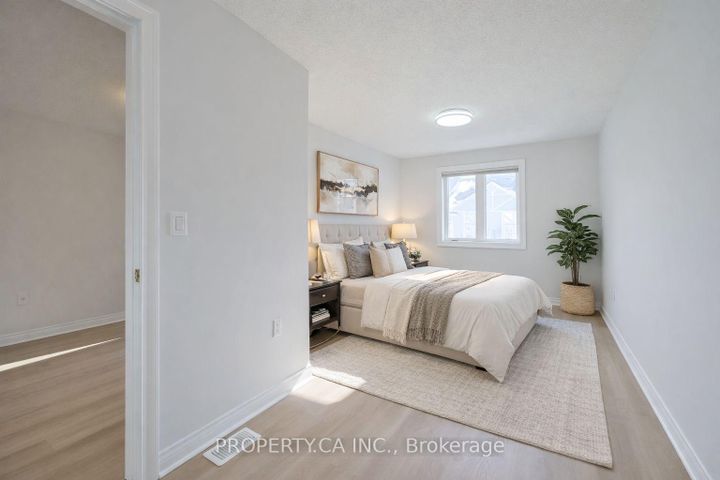 Photo 3 at 46 - 1051 On Bogart Circle, College Manor, Newmarket