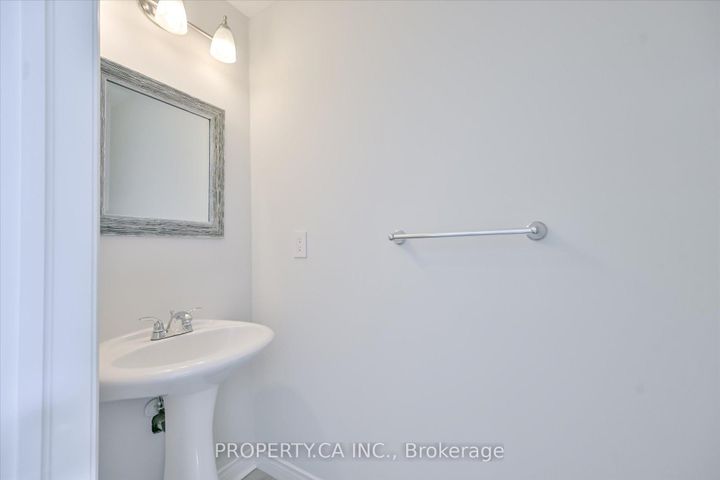Photo 13 at 46 - 1051 On Bogart Circle, College Manor, Newmarket