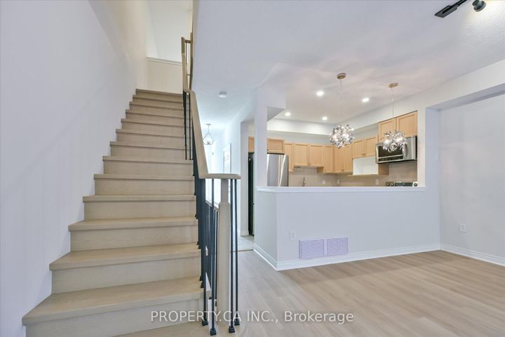Photo 15 at 46 - 1051 On Bogart Circle, College Manor, Newmarket