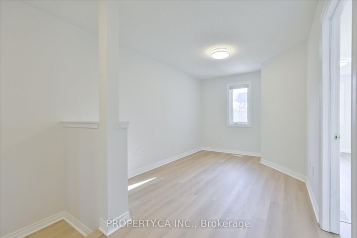 Photo 16 at 46 - 1051 On Bogart Circle, College Manor, Newmarket