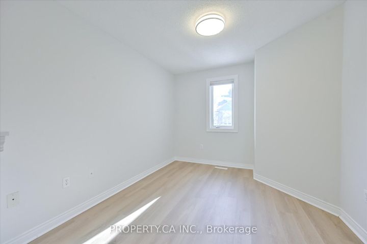 Photo 17 at 46 - 1051 On Bogart Circle, College Manor, Newmarket