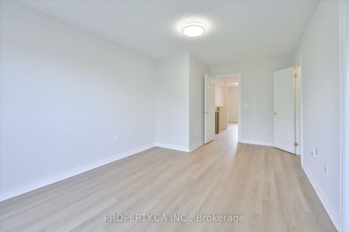 Photo 20 at 46 - 1051 On Bogart Circle, College Manor, Newmarket