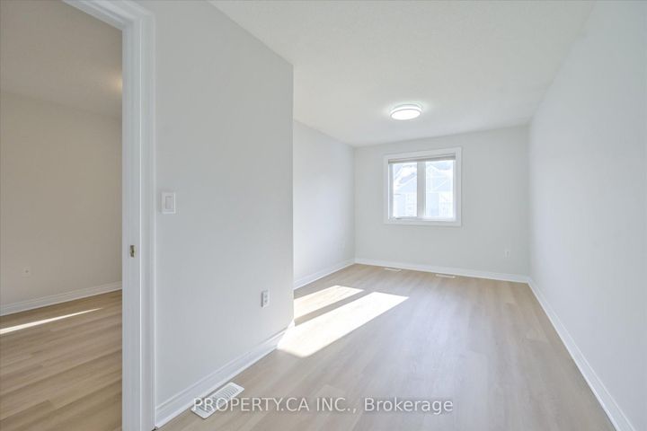 Photo 24 at 46 - 1051 On Bogart Circle, College Manor, Newmarket