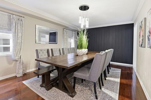 Photo 3 at 18 Abbott Avenue, Bayview Northeast, Aurora