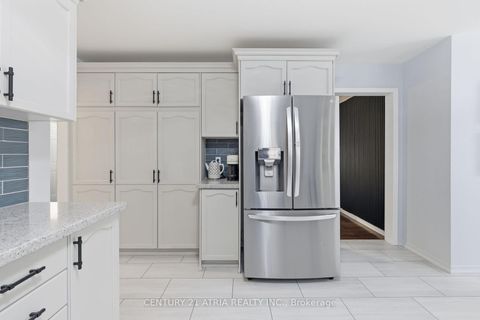 Photo 6 at 18 Abbott Avenue, Bayview Northeast, Aurora