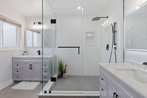 Photo 10 at 18 Abbott Avenue, Bayview Northeast, Aurora