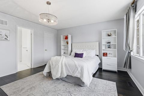 Photo 14 at 18 Abbott Avenue, Bayview Northeast, Aurora