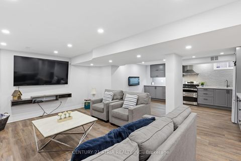 Photo 18 at 18 Abbott Avenue, Bayview Northeast, Aurora