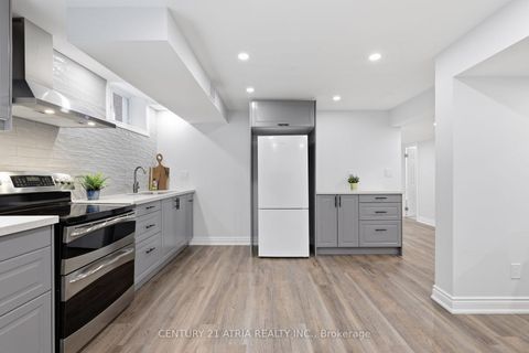 Photo 19 at 18 Abbott Avenue, Bayview Northeast, Aurora