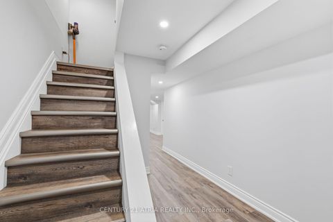 Photo 21 at 18 Abbott Avenue, Bayview Northeast, Aurora