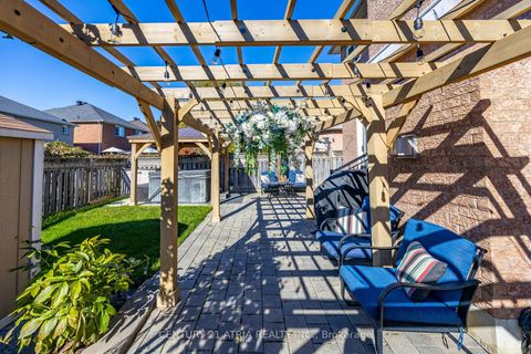 Photo 22 at 18 Abbott Avenue, Bayview Northeast, Aurora