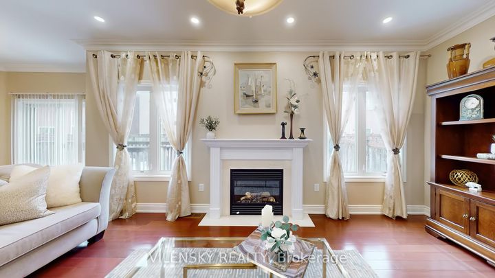 Photo 10 at 64 Cezanne Trail, Patterson, Vaughan