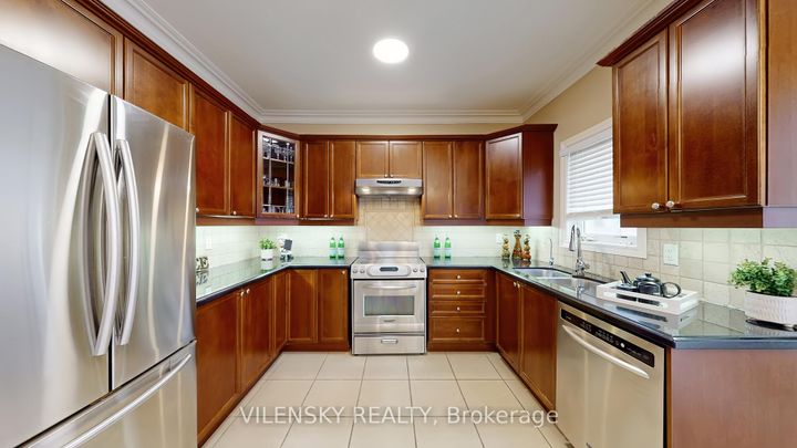 Photo 13 at 64 Cezanne Trail, Patterson, Vaughan