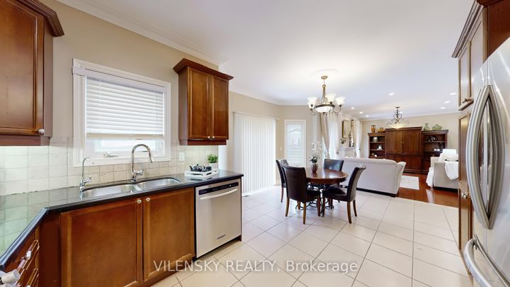 Photo 14 at 64 Cezanne Trail, Patterson, Vaughan