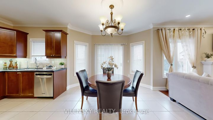 Photo 16 at 64 Cezanne Trail, Patterson, Vaughan