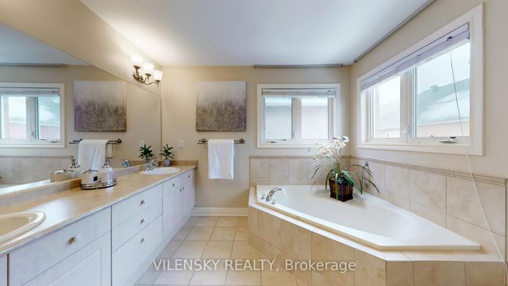 Photo 31 at 64 Cezanne Trail, Patterson, Vaughan