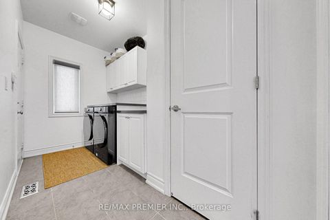 Photo 6 at 176 Headwind Boulevard, Vellore Village, Vaughan