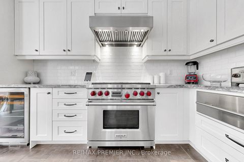 Photo 10 at 176 Headwind Boulevard, Vellore Village, Vaughan