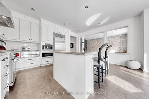 Photo 11 at 176 Headwind Boulevard, Vellore Village, Vaughan