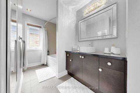 Photo 19 at 176 Headwind Boulevard, Vellore Village, Vaughan