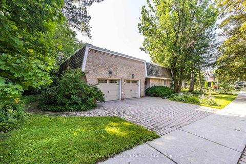 Photo 4 at 2 Chieftain Crescent, Windfields, Toronto