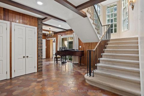 Photo 5 at 2 Chieftain Crescent, Windfields, Toronto