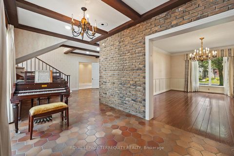 Photo 7 at 2 Chieftain Crescent, Windfields, Toronto