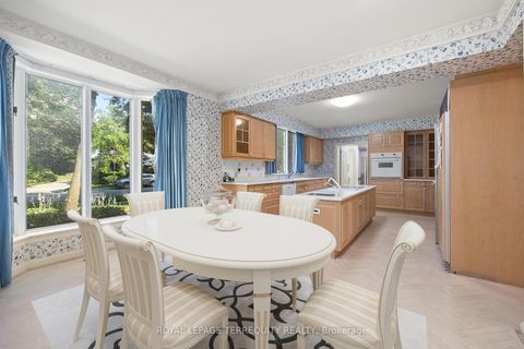 Photo 13 at 2 Chieftain Crescent, Windfields, Toronto