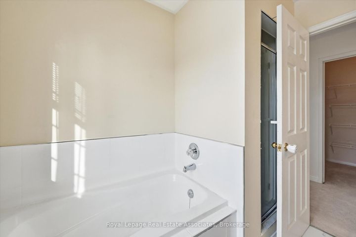 Photo 26 at 35 - 346 Highland Road W, Stoney Creek Mountain, Hamilton