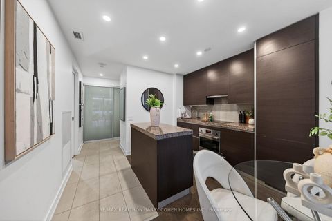 Photo 5 at 732 - 629 King Street W, Waterfront Communities C1, Toronto