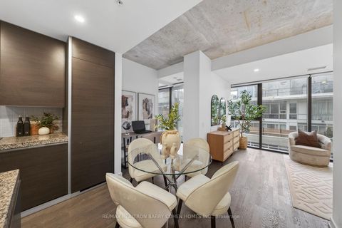 Photo 8 at 732 - 629 King Street W, Waterfront Communities C1, Toronto