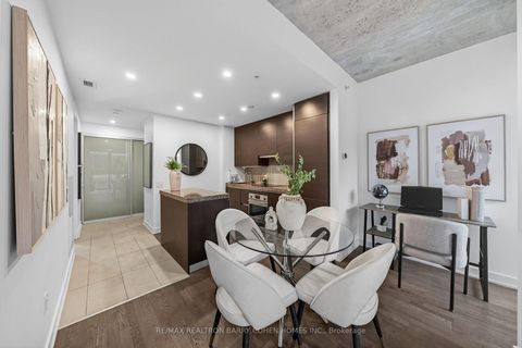 Photo 9 at 732 - 629 King Street W, Waterfront Communities C1, Toronto