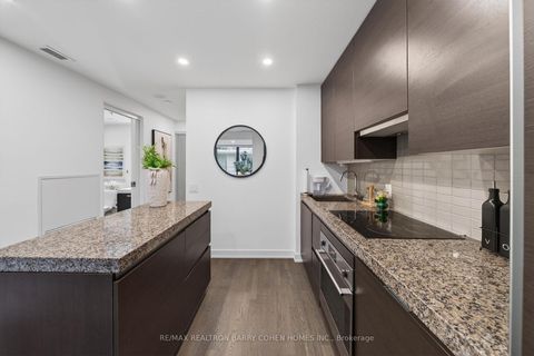 Photo 11 at 732 - 629 King Street W, Waterfront Communities C1, Toronto