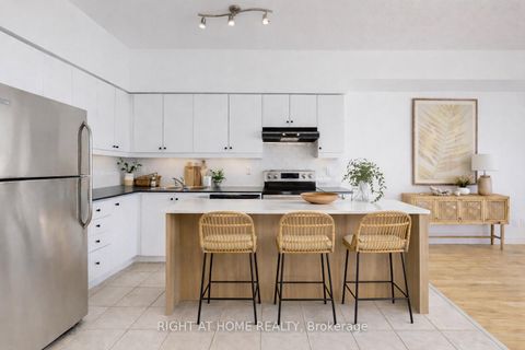 Photo 2 at 404 - 601 Kingston Road, The Beaches, Toronto