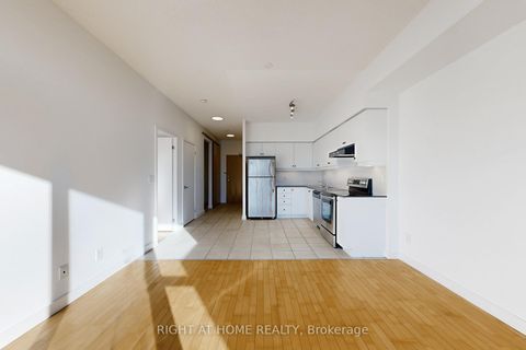 Photo 10 at 404 - 601 Kingston Road, The Beaches, Toronto