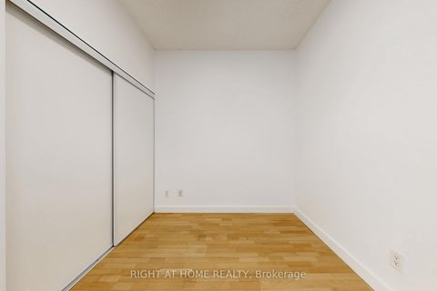 Photo 18 at 404 - 601 Kingston Road, The Beaches, Toronto