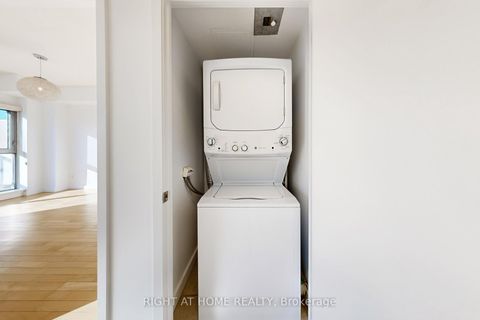 Photo 23 at 404 - 601 Kingston Road, The Beaches, Toronto