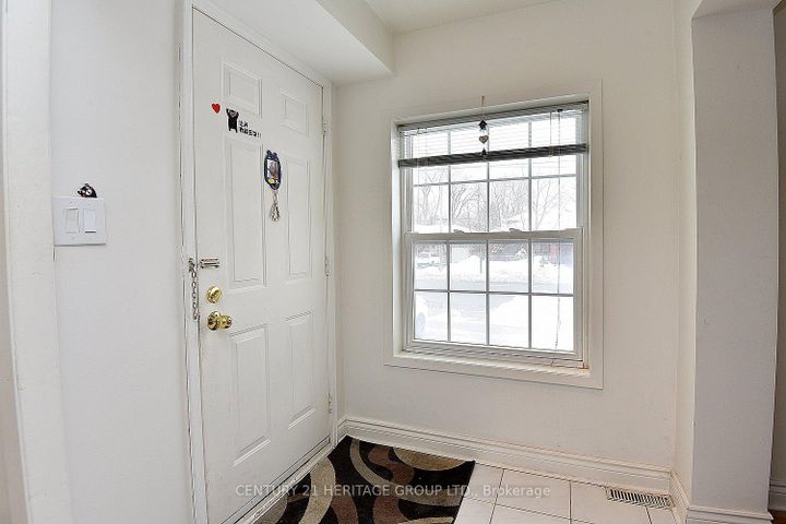 Photo 3 at 1022 Willowdale Avenue, Newtonbrook East, Toronto