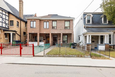 Photo 2 at 33 Shannon Street, Bellwoods, Toronto
