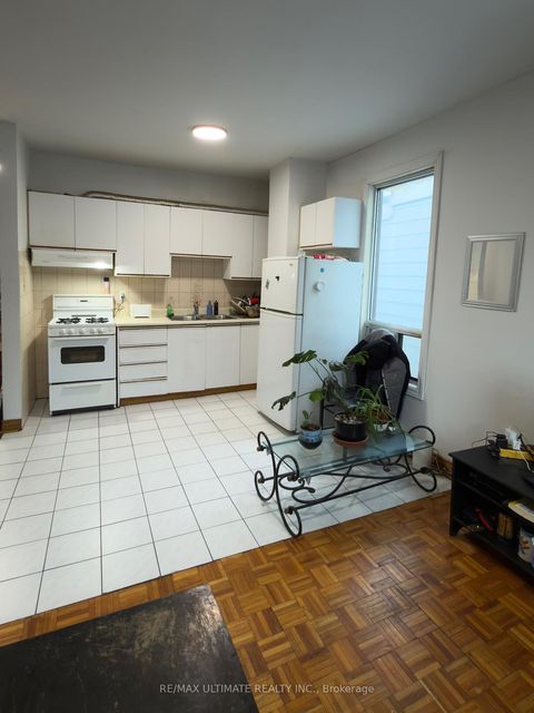 Photo 8 at 33 Shannon Street, Bellwoods, Toronto