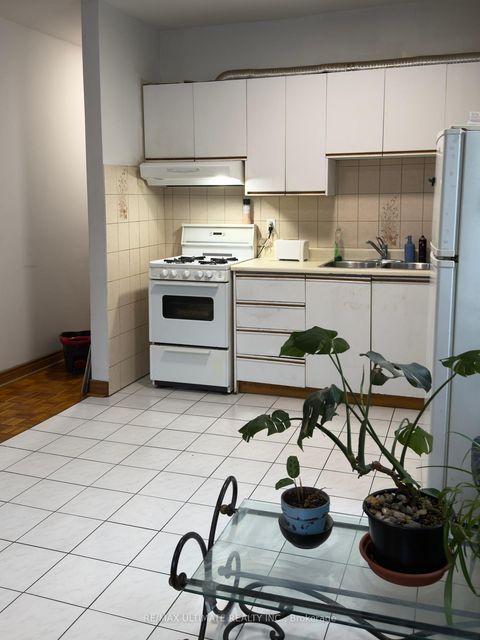 Photo 9 at 33 Shannon Street, Bellwoods, Toronto