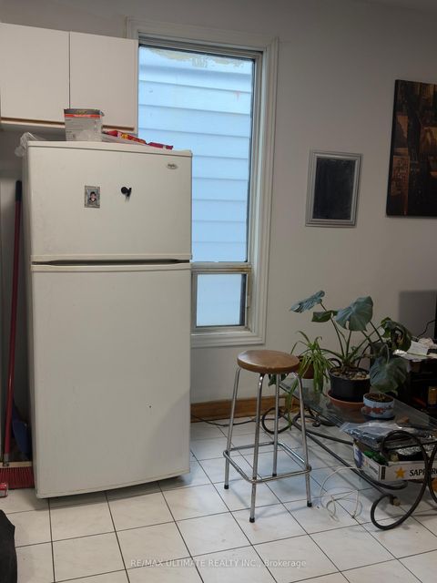 Photo 10 at 33 Shannon Street, Bellwoods, Toronto