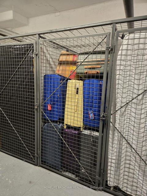 Photo 12 at 315 - 2 Clairtrell Road, Willowdale East, Toronto