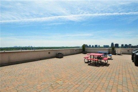 Photo 15 at 315 - 2 Clairtrell Road, Willowdale East, Toronto