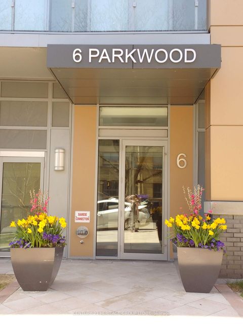 Photo 1 at 512 - 6 Parkwood Avenue, Casa Loma, Toronto