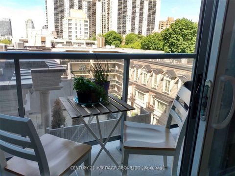 Photo 7 at 512 - 6 Parkwood Avenue, Casa Loma, Toronto