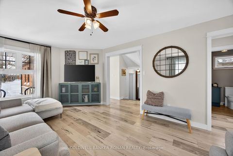 Photo 7 at 13 Bluegrass Drive, Holly, Barrie