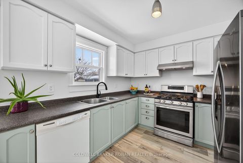 Photo 10 at 13 Bluegrass Drive, Holly, Barrie