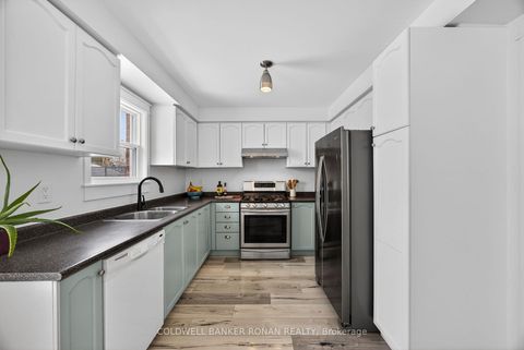 Photo 11 at 13 Bluegrass Drive, Holly, Barrie