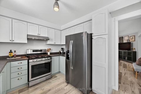 Photo 12 at 13 Bluegrass Drive, Holly, Barrie